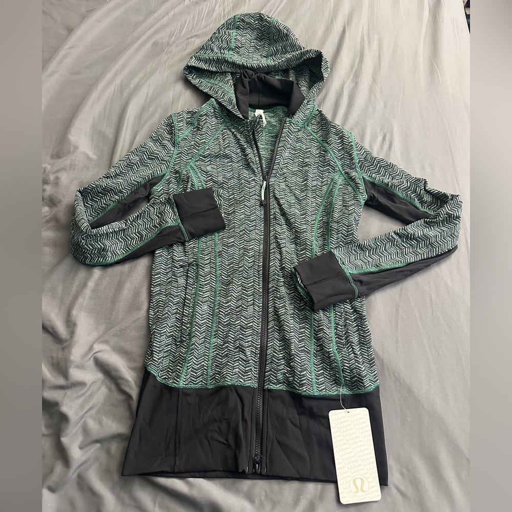 Lululemon Daily Practice jacket Black and Green new with tags size 8